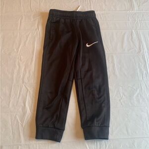 Nike dry fit kids  black sweatpants size 5/6 years